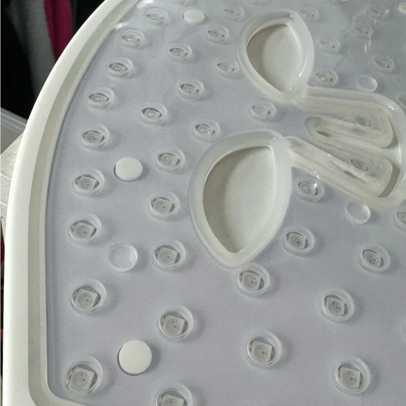 CURRENTBODY skin led light therapy mask